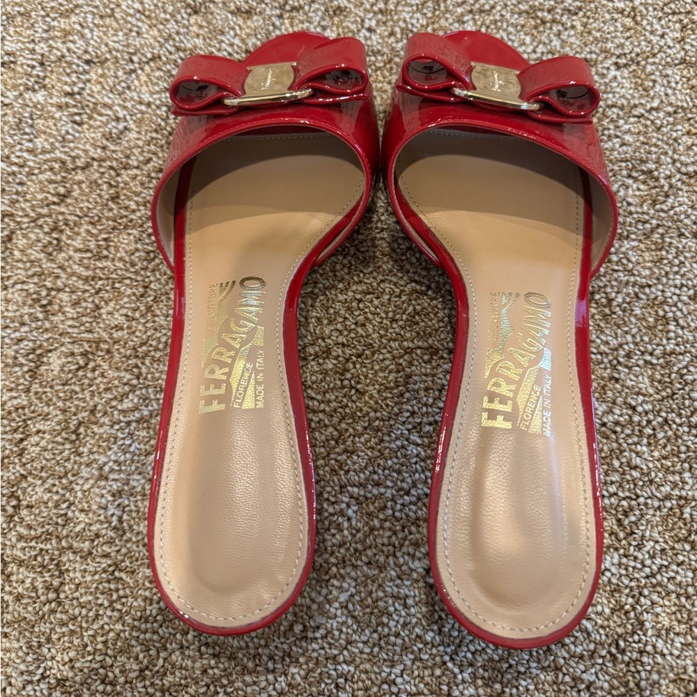 Ferragamo sandal size 6C